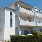 Istuk * Kaštela