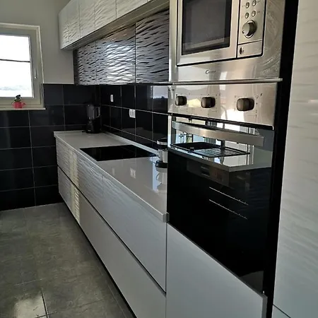 Istuk Apartment Kastela