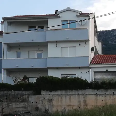 Apartment Istuk *